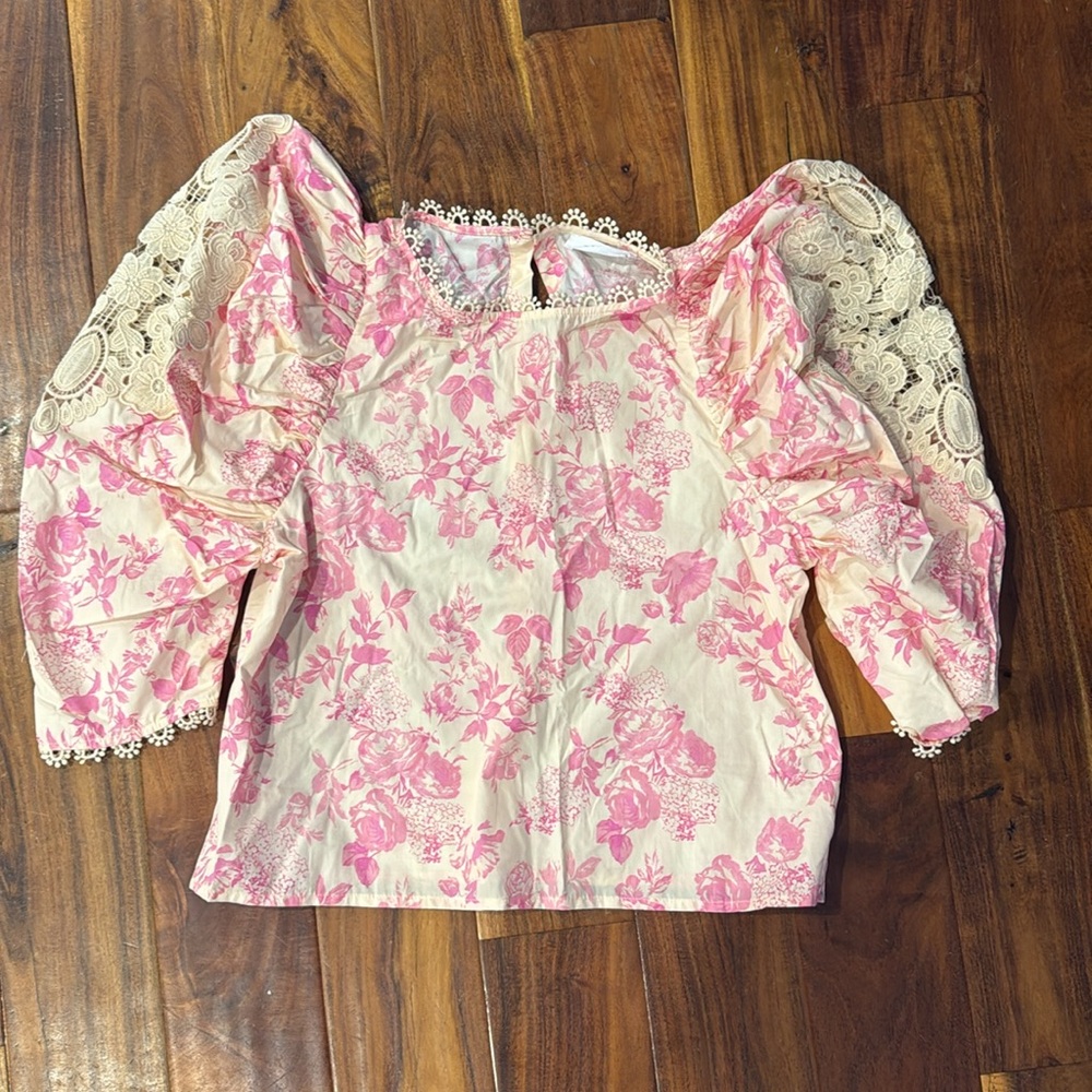 Never worn Gorgeous Talulah top with Puff Sleeves size L